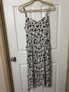 41 Hawthorn Black & White Leaf-Print Midi Slip Dress